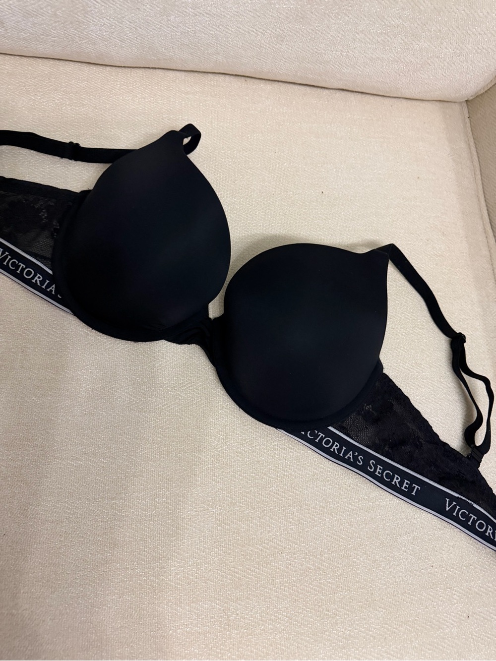 Black push-up bra